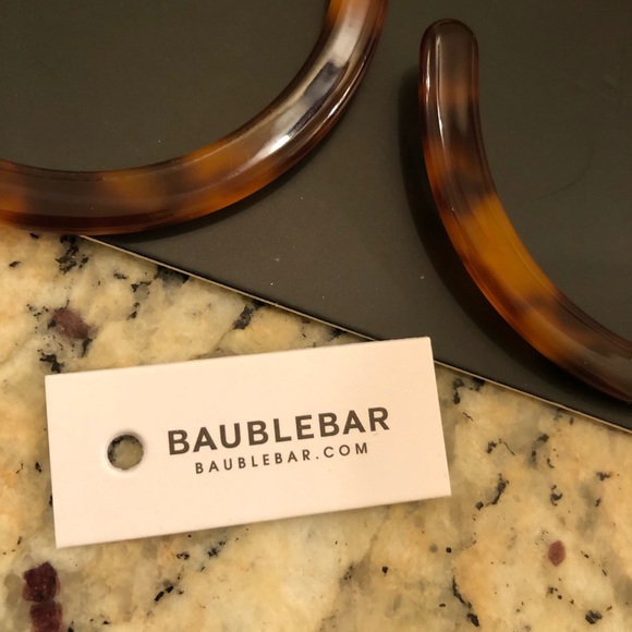 BaubleBar Tortoise Hoops - Picture 2 of 3